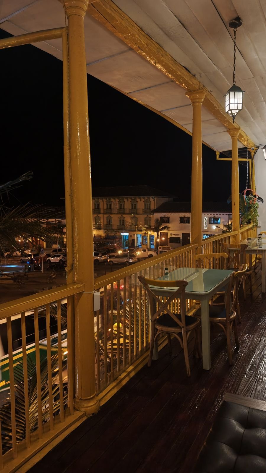 Balcón de Amarilla de noche